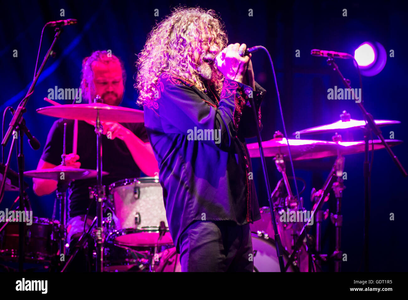 Milano, Italia. Il 20 luglio, 2016. Il cantante inglese-cantautore Robert Plant suona dal vivo sul palco a Assago Arena estiva durante la strada "Musica Arte Festival' Credito: Rodolfo Sassano/Alamy Live News Foto Stock