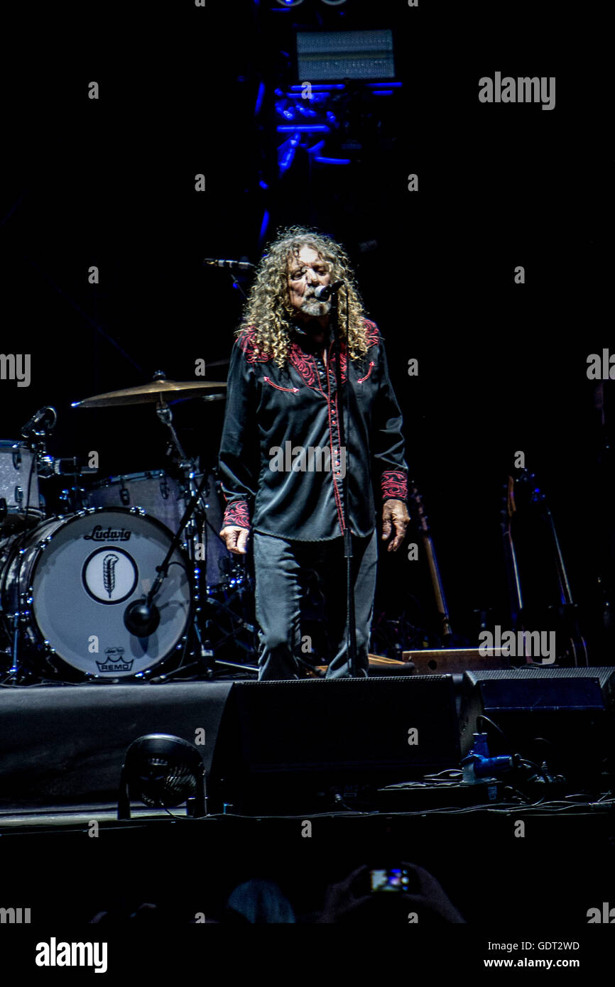 Milano, Italia. Il 20 luglio, 2016. Robert Plant suona dal vivo a Assago Estate Arena di Milano, Italia, il 20 luglio 2016 Credit: Mairo Cinquetti/Alamy Live News Foto Stock