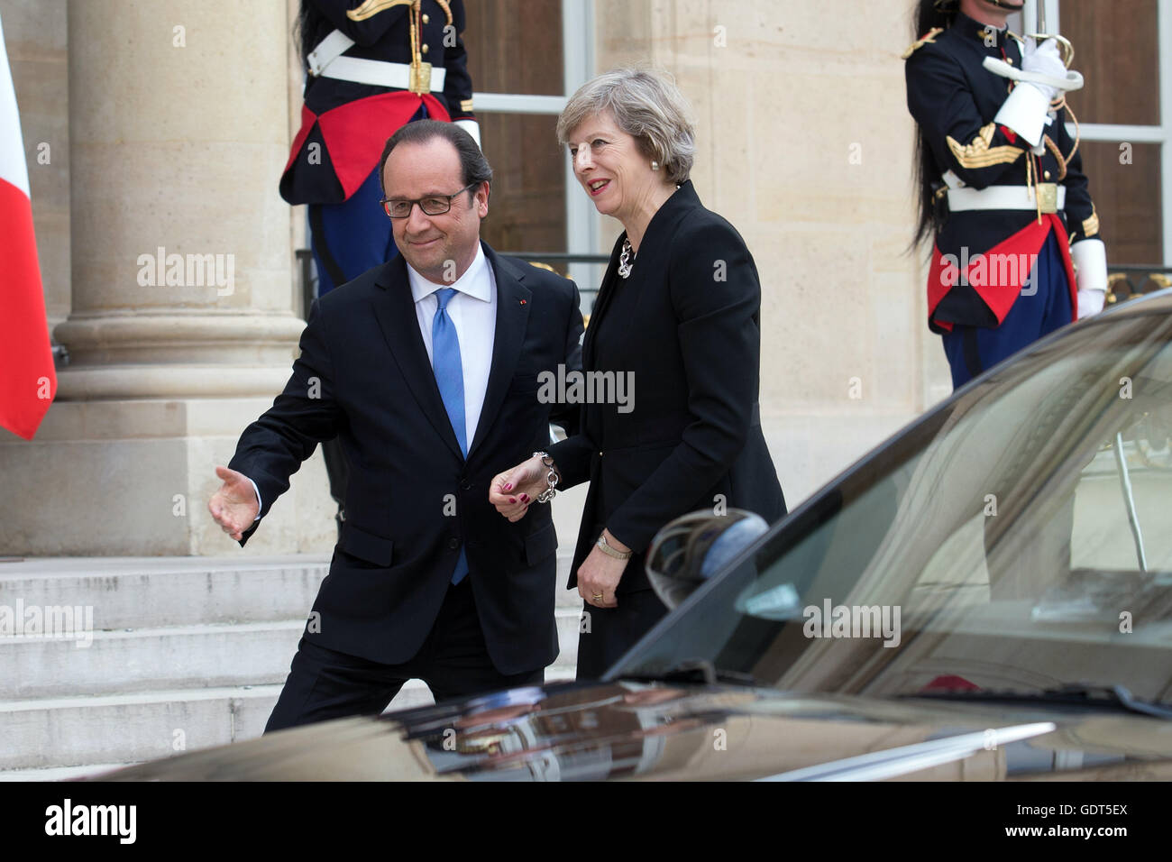 Parigi. 21 Luglio, 2016. Il Presidente francese Francois Hollande(L) si compiace del Primo Ministro britannico Theresa Maggio all'Elysee Palace a Parigi in Francia il 21 luglio 2016. Il Presidente francese Francois Hollande giovedì chiamato sulla Gran Bretagna per la preparazione per i colloqui di lasciare l'Unione europea (UE) il più presto possibile. Credito: Alan Wilson/Xinhua/Alamy Live News Foto Stock