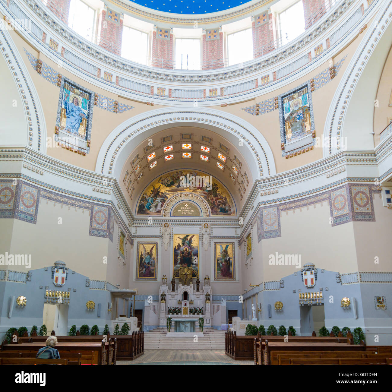 Interno della chiesa di San Carlo Borromeo o Karl Lueger Chiesa Memorial il cimitero centrale di Vienna in Austria Foto Stock