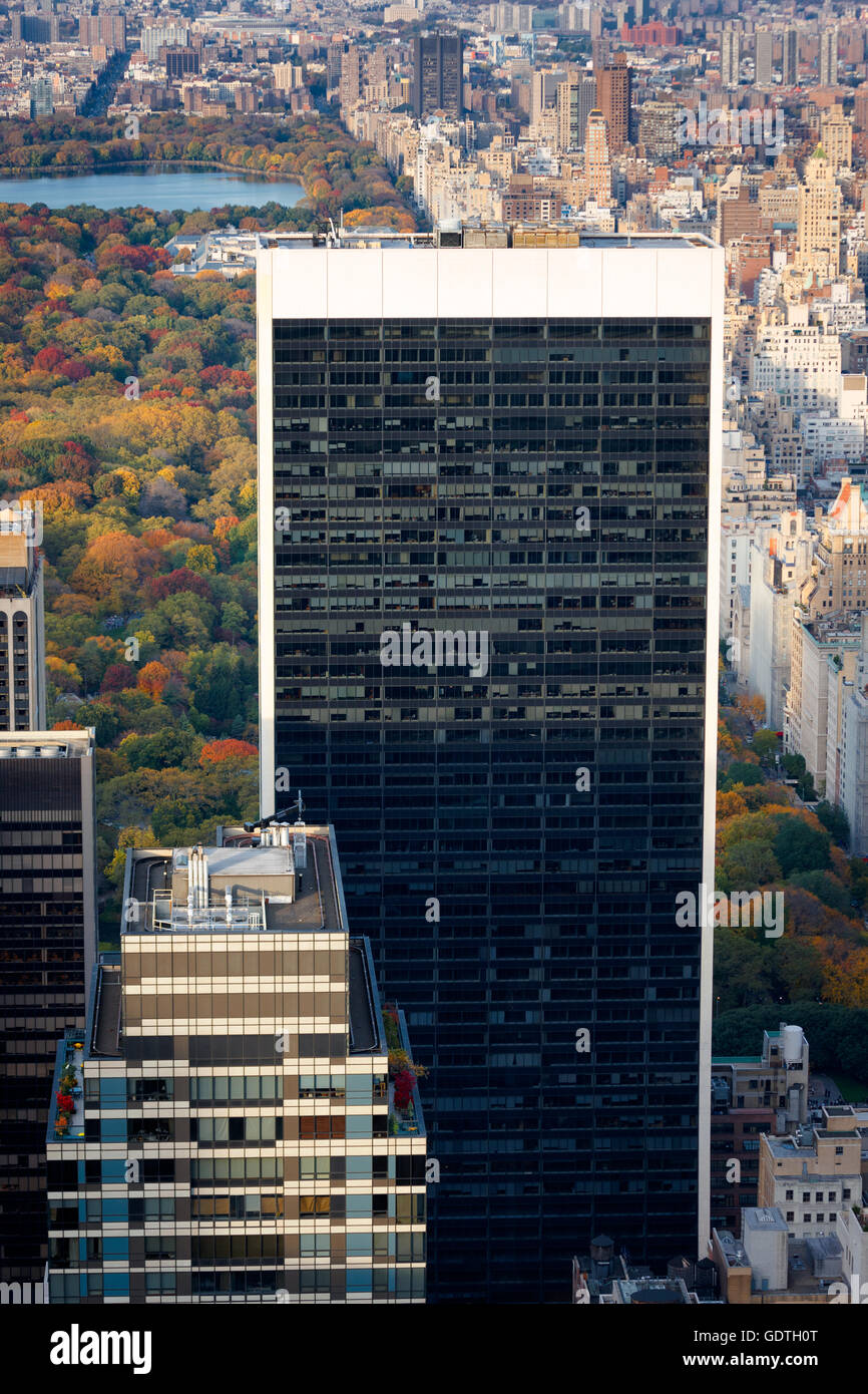Vista aerea di Manhattan Midtown's grattacieli e Central Park a caduta, New York City Foto Stock