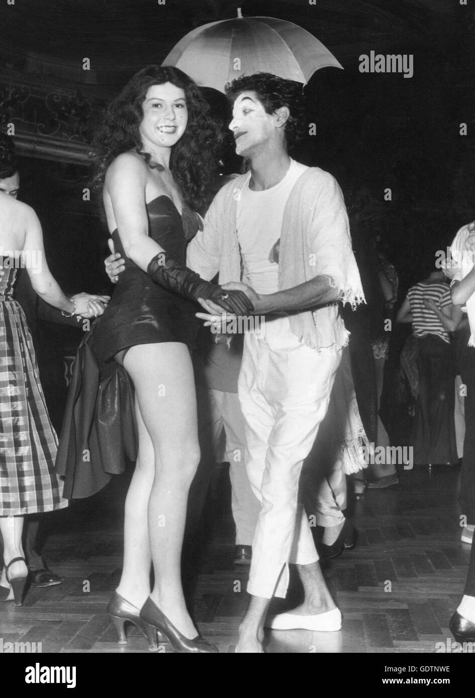 Danze di coppia al doppelgänger-prom 1955 Foto Stock