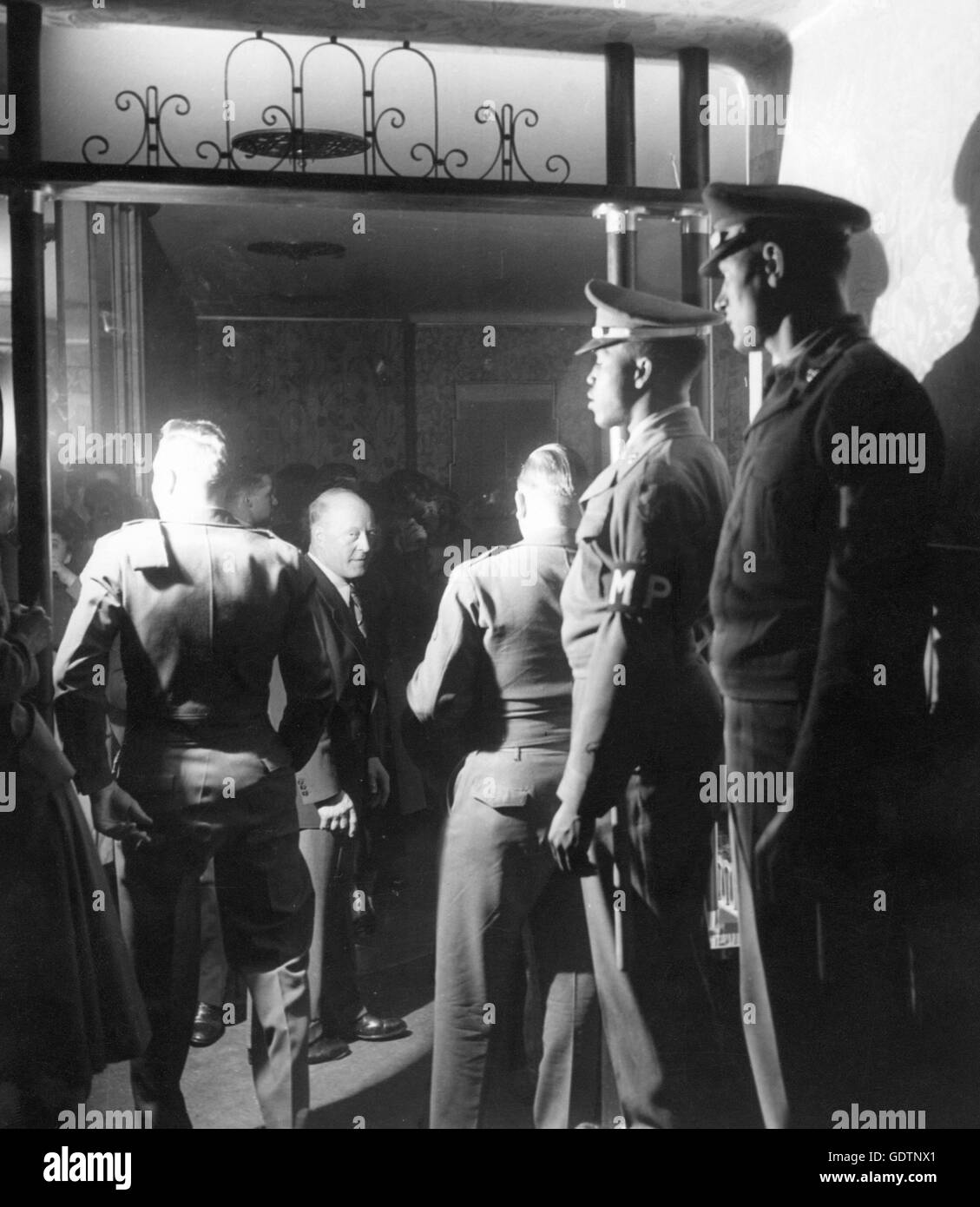 Noi della polizia militare sul beat, 1954 Foto Stock