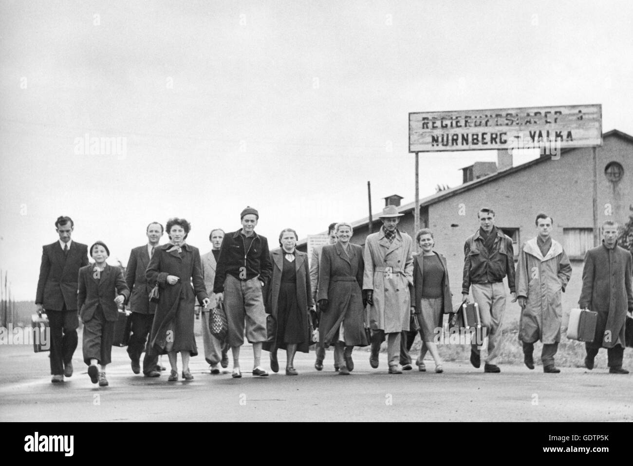 Rifugiati cecoslovacchi nella parte anteriore del Valka-camp 1951 Foto Stock