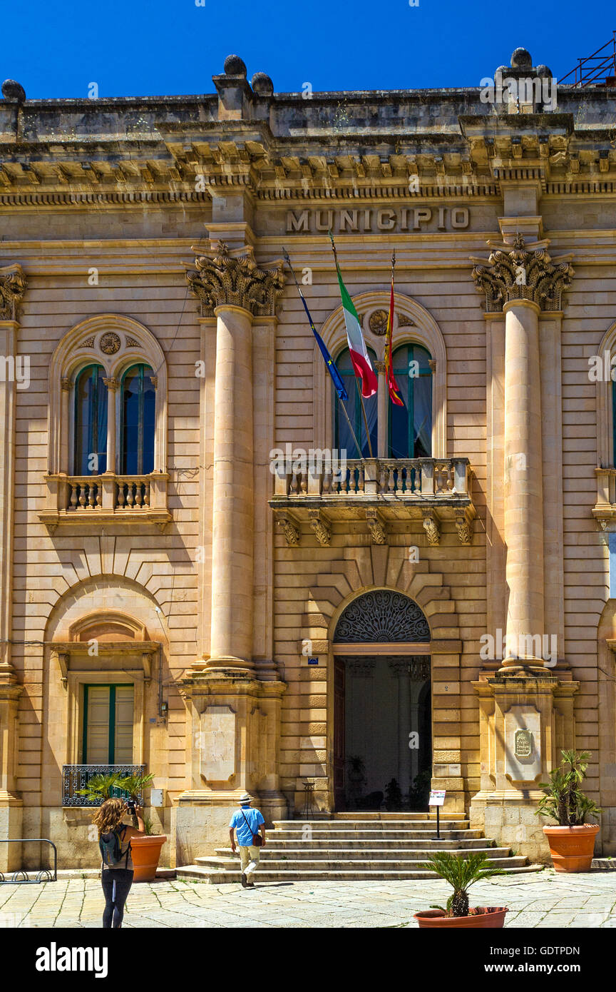 Italia Sicilia Scicli - Via Mormina Penna - Municipio Foto Stock