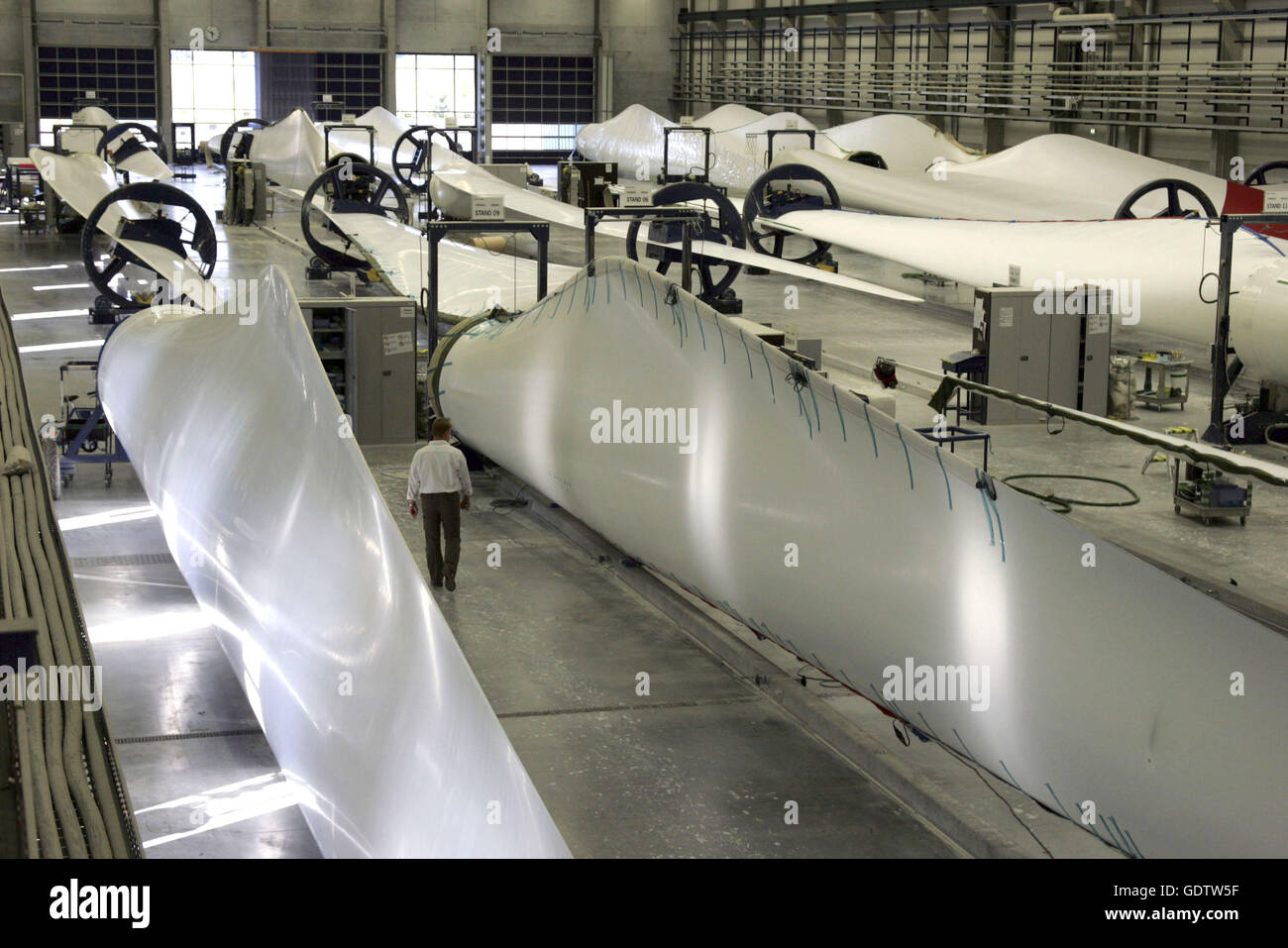 La produzione di pale di rotore in Vestas Wind Systems Foto Stock