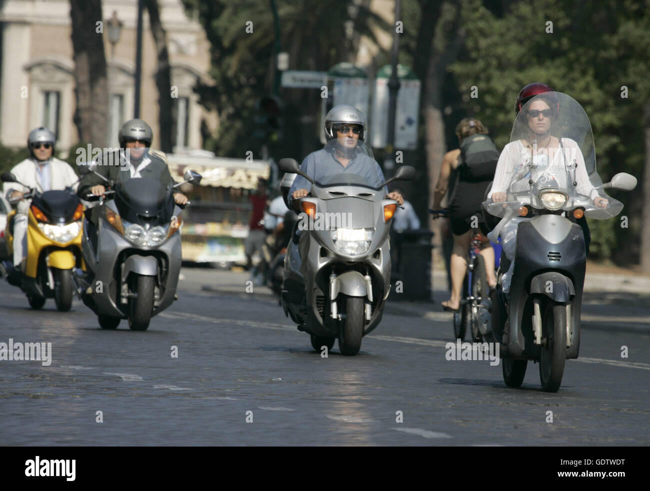 Scooteristi a Roma Foto Stock