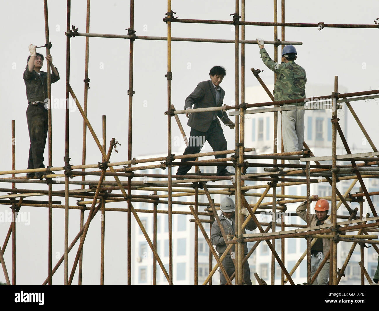 I costruttori di ponteggi a Shanghai Foto Stock