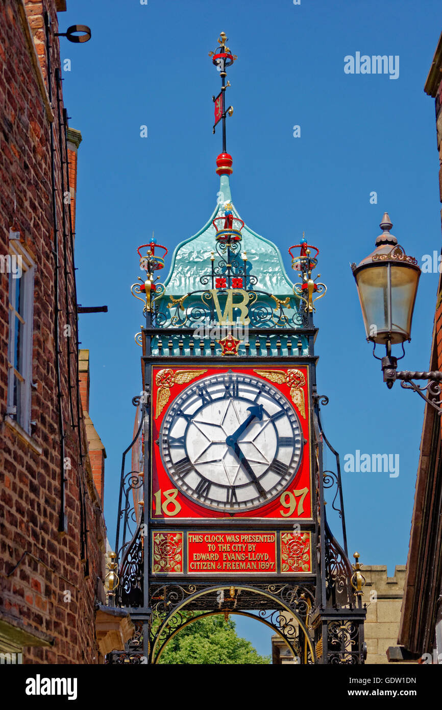 Il clock della città di Chester, capoluogo di contea di Cheshire, Inghilterra. Regno Unito Foto Stock