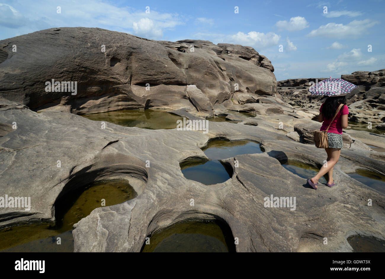 Il paesaggio di pietra presso il fiume Mekong nel Naturepark Sam Phan Bok vicino Lakhon Pheng sul fiume Mekong in Provinz Amn Foto Stock