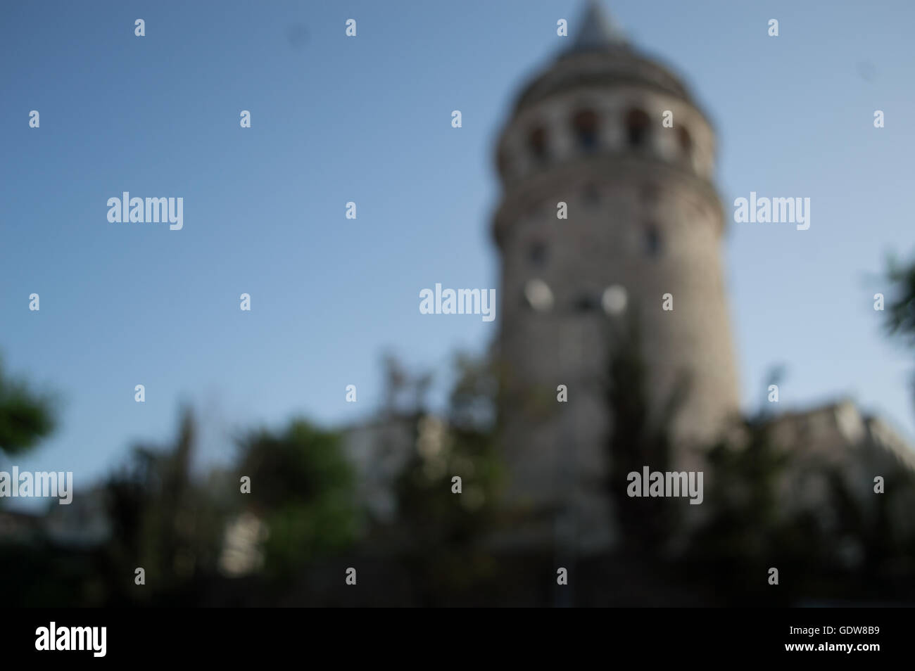Sfocato Torre Galata nella città di Istanbul Foto Stock