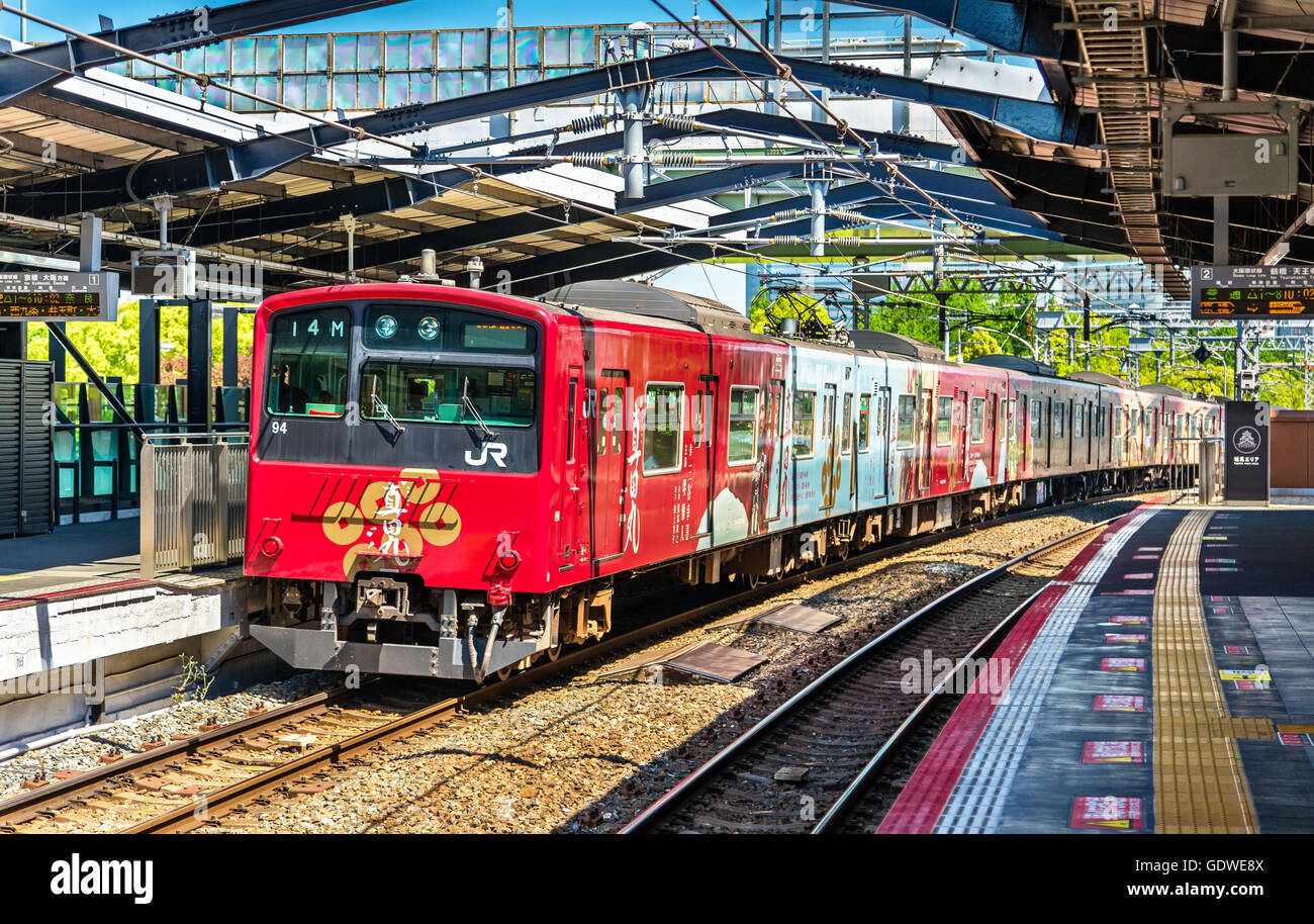 Linea loop con il treno alla stazione Morinomiya. Foto Stock