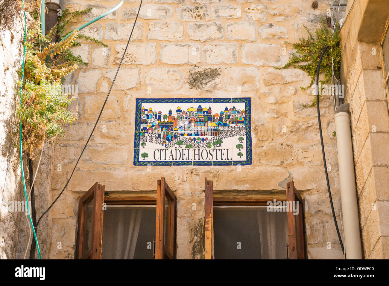 Israele Gerusalemme la città vecchia scena di strada segno Citadel Hostel Foto Stock