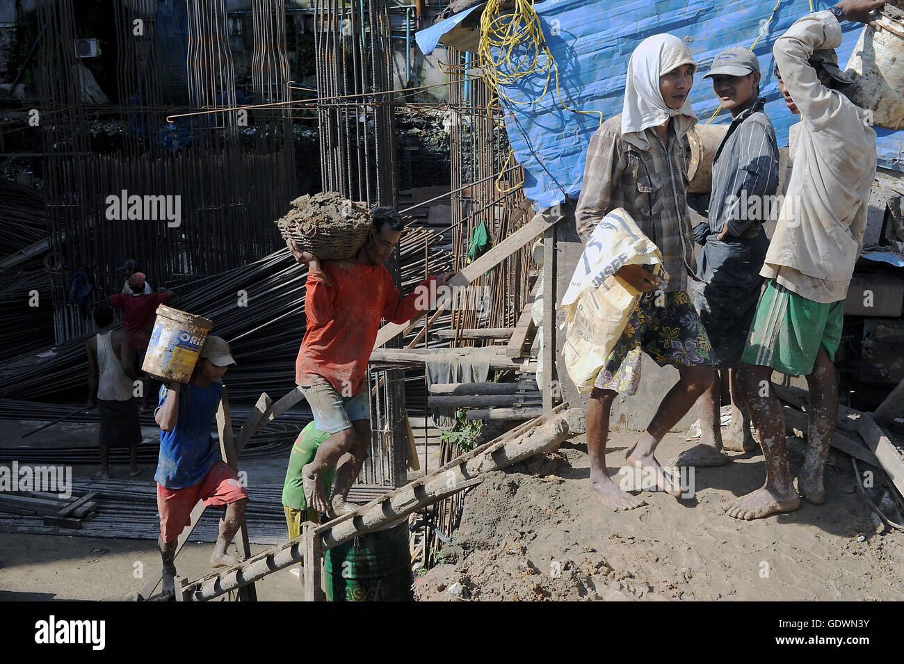 Lavoratori edili di Yangon Foto Stock