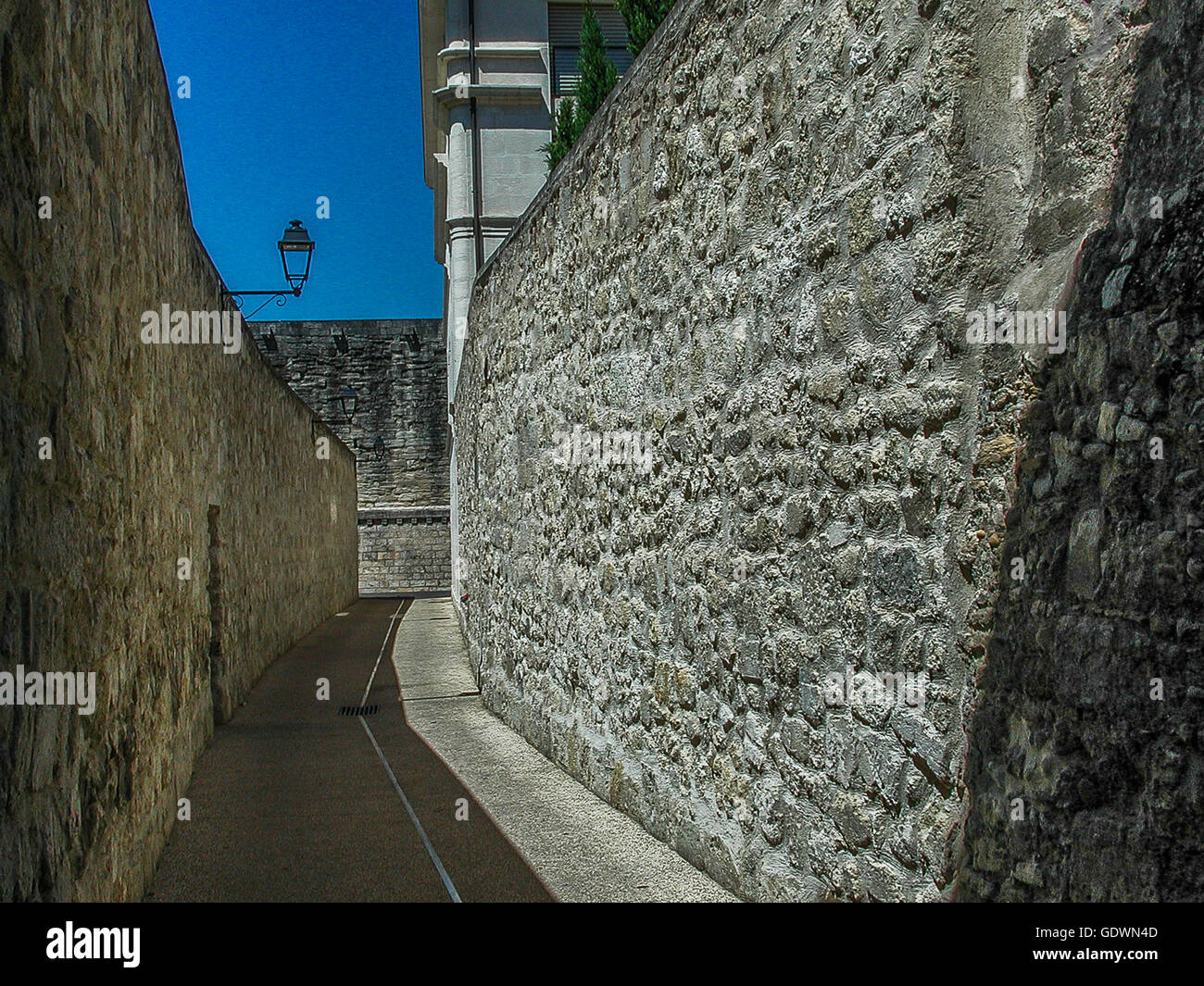 Stradina del centro storico di Avignon, Francia Foto Stock