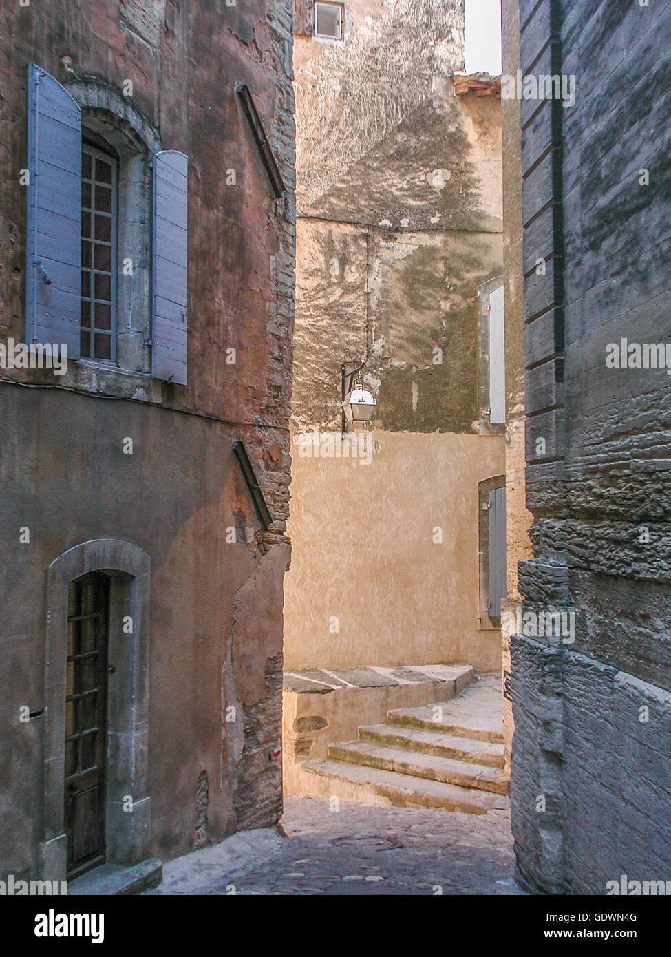 Le strade del centro di Gordes, Provenza, Francia Foto Stock