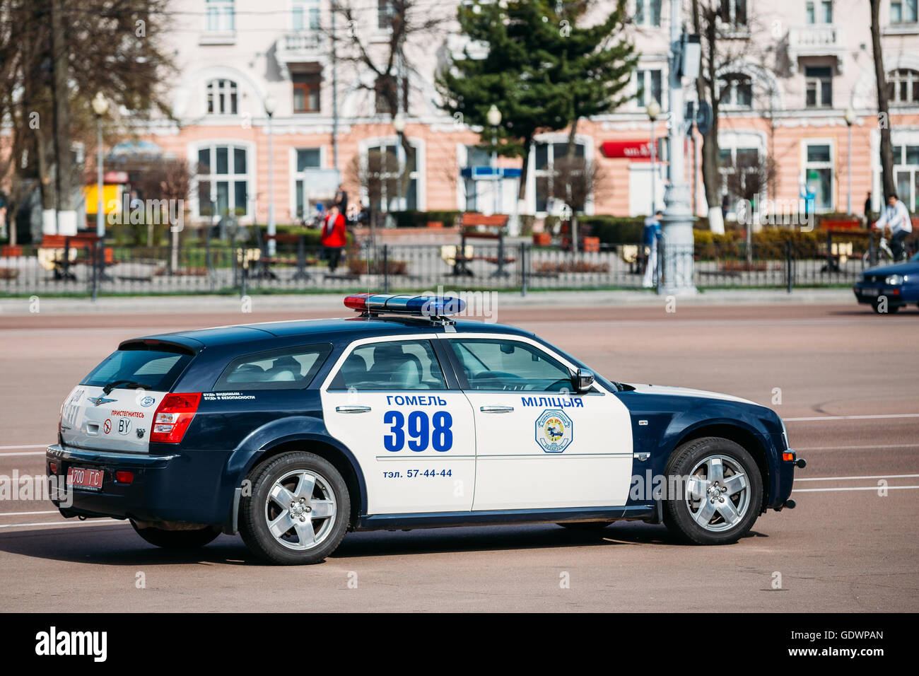 Gomel, Bielorussia - 10 Aprile 2015: Strada auto della polizia in piazza Foto Stock