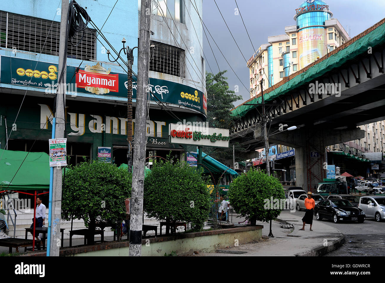Strada Sopraelevata di Yangon Foto Stock