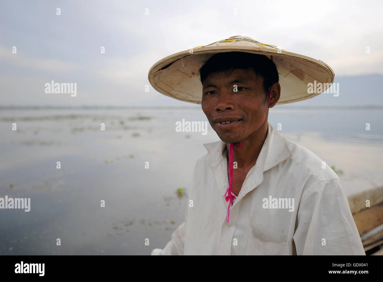 Ritratto di un pescatore dal Lago Inle Foto Stock