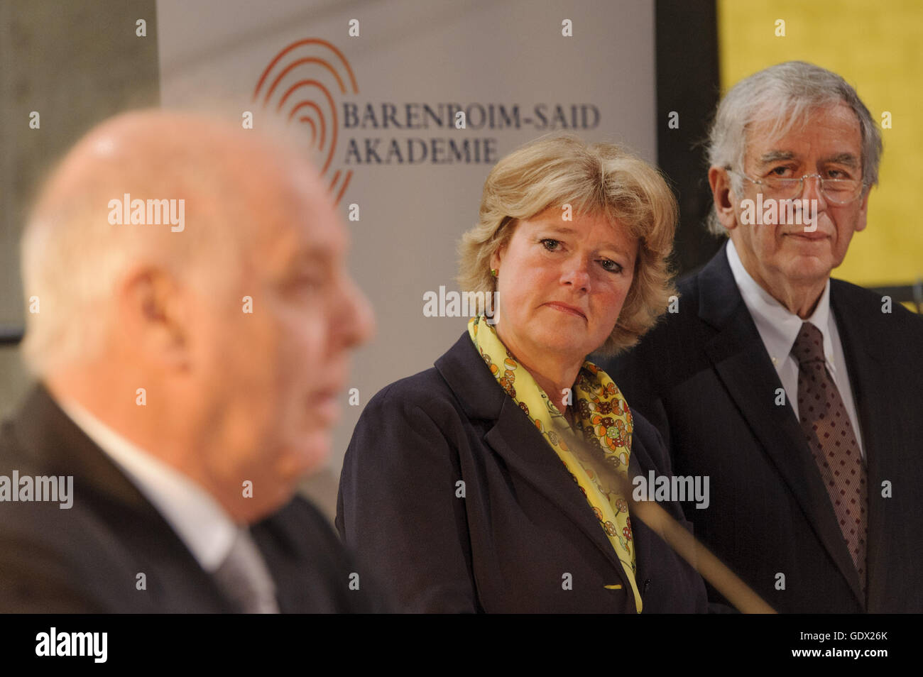 Daniel Barenboim, prof. Monika Gruetters e il prof. Il dott. Michael Naumann a Berlino, Germania, 2014 Foto Stock