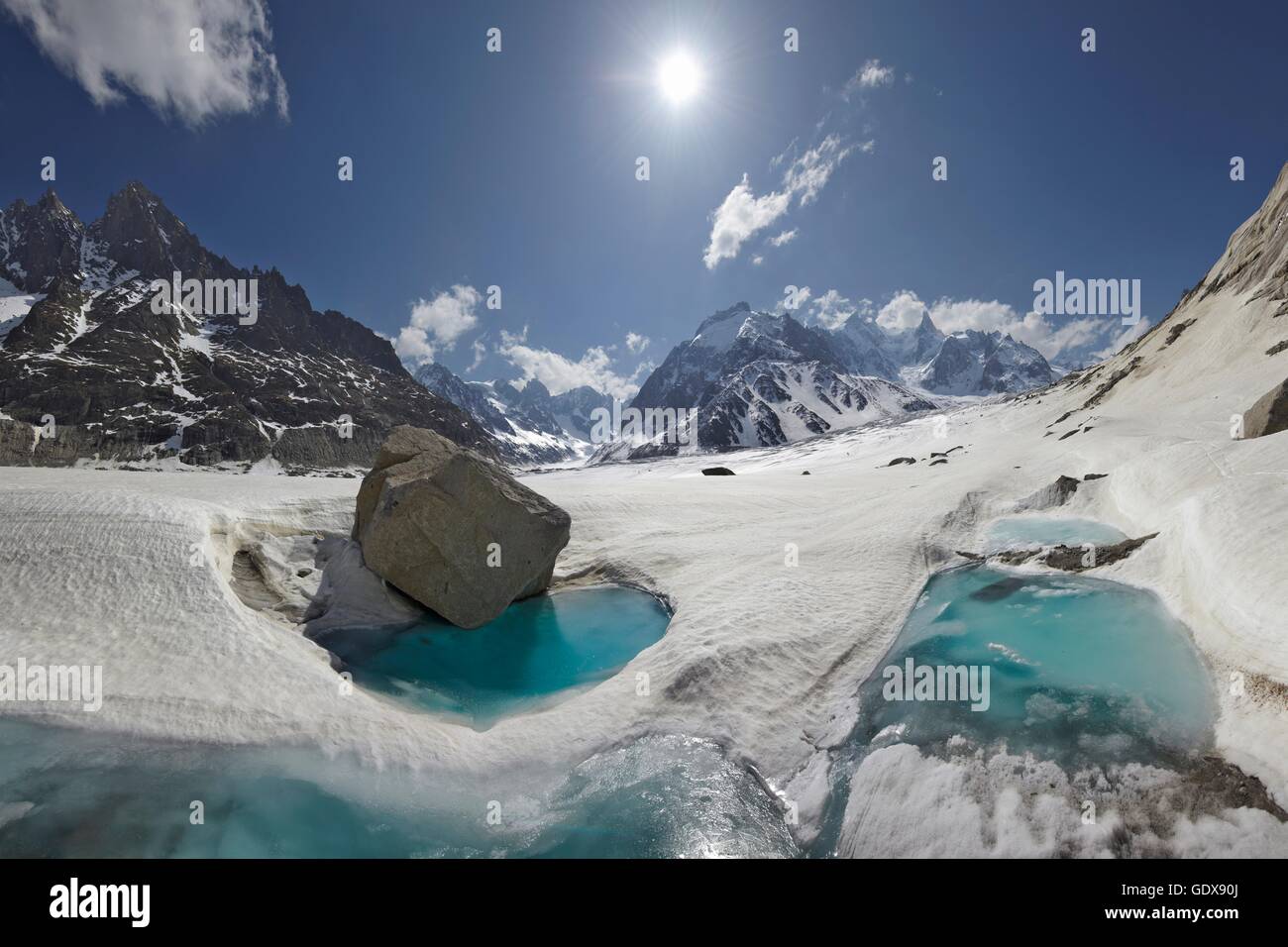 Geografia / viaggi, Francia, lago glaciale sul Mer de Glace ghiacciaio in primavera, Chamonix Mont-Blanc gamma, Additional-Rights-Clearance-Info-Not-Available Foto Stock