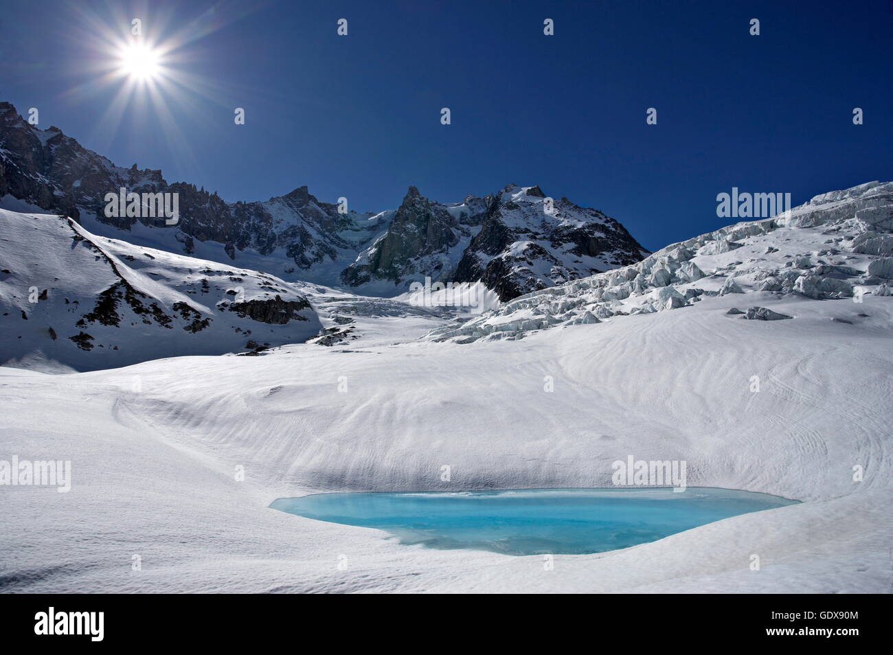 Geografia / viaggi, Francia, lago glaciale sul Mer de Glace ghiacciaio in primavera, Chamonix Mont-Blanc gamma, Additional-Rights-Clearance-Info-Not-Available Foto Stock