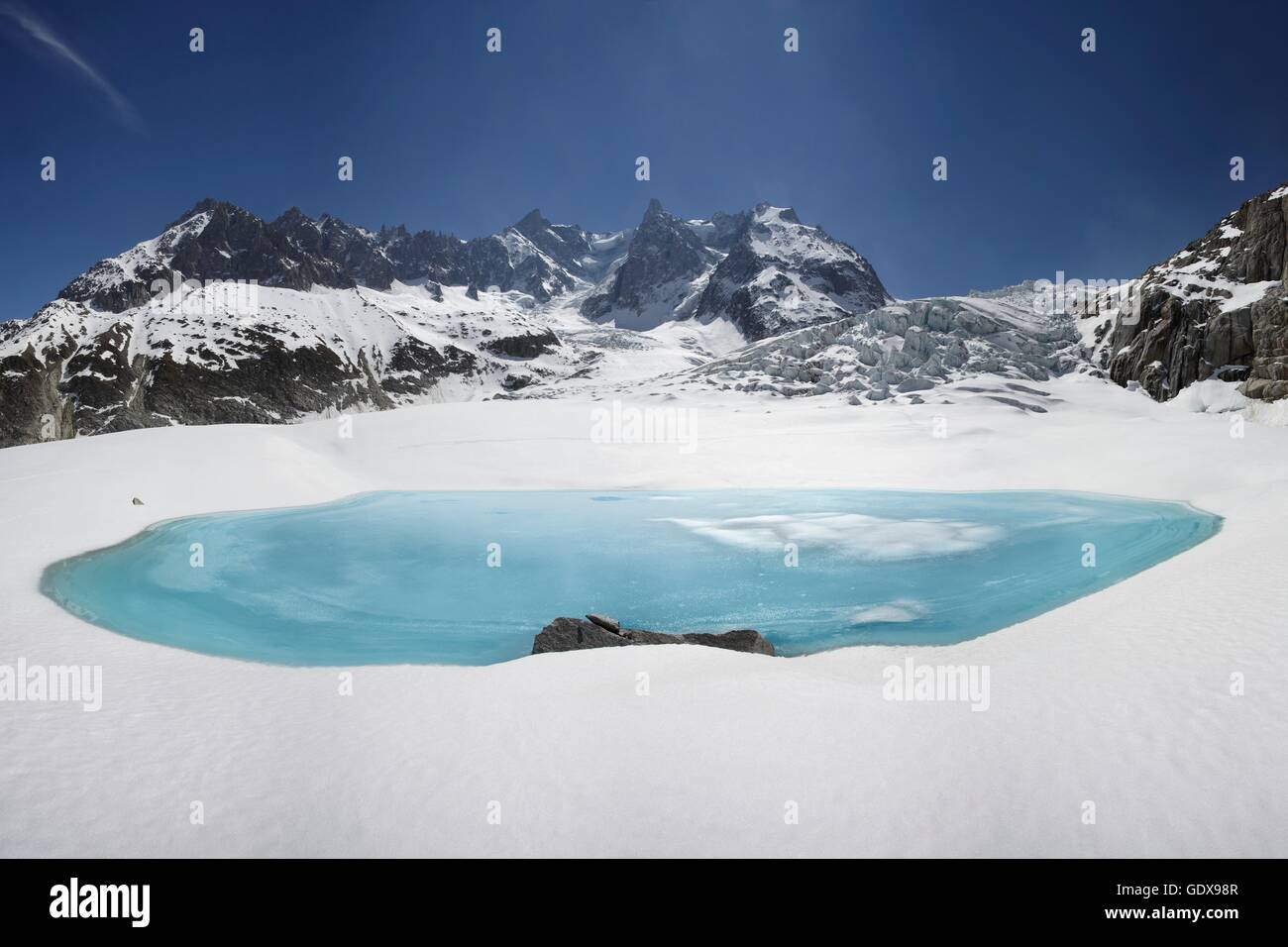 Geografia / viaggi, Francia, lago glaciale sul Mer de Glace ghiacciaio in primavera, Chamonix Mont-Blanc gamma, Additional-Rights-Clearance-Info-Not-Available Foto Stock