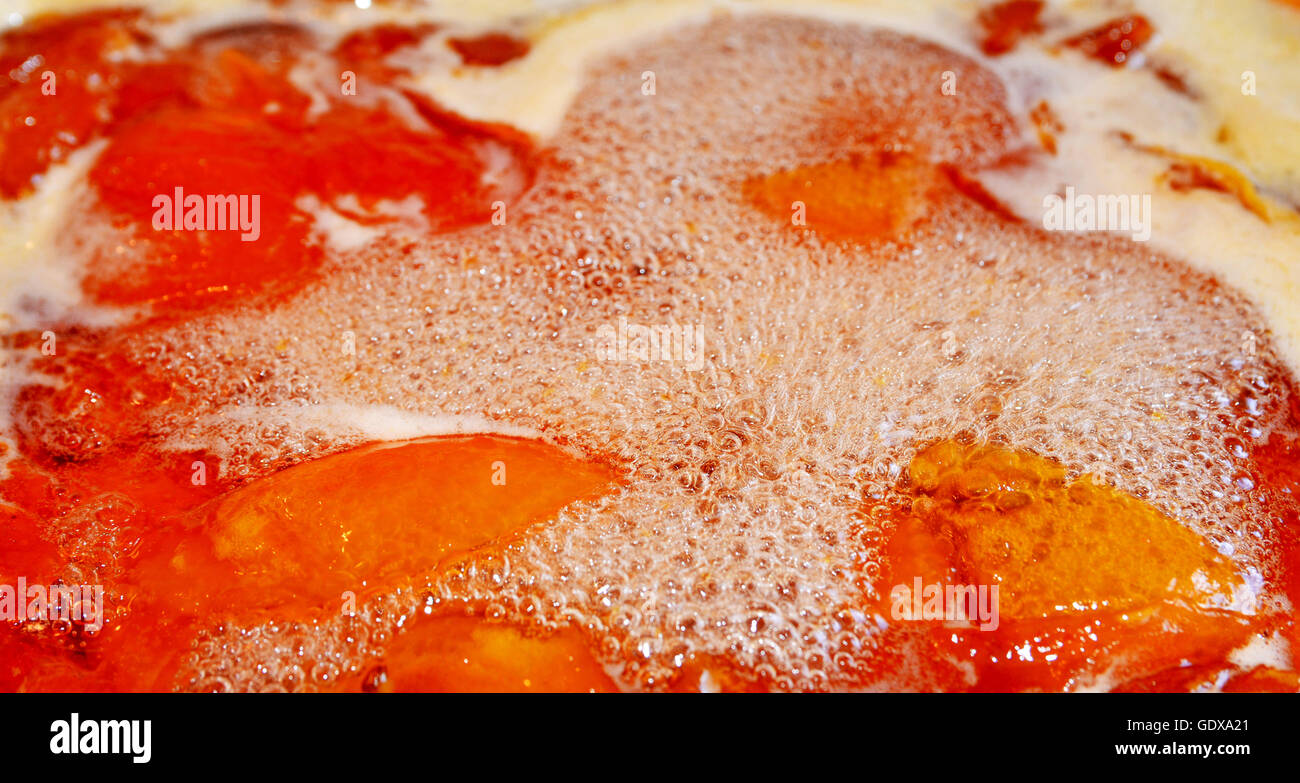 Per la cottura delle albicocche e confettura di pesche Foto Stock