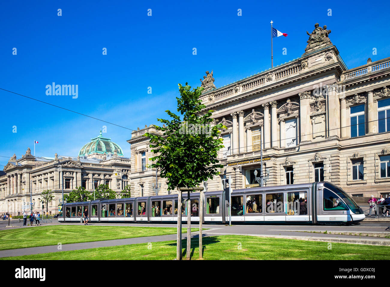 Strasburgo, TNS, Theâtre National de Strasbourg e BNU, National University Library edifici, tram, quartiere Neustadt, Alsazia, Francia, Europa Foto Stock