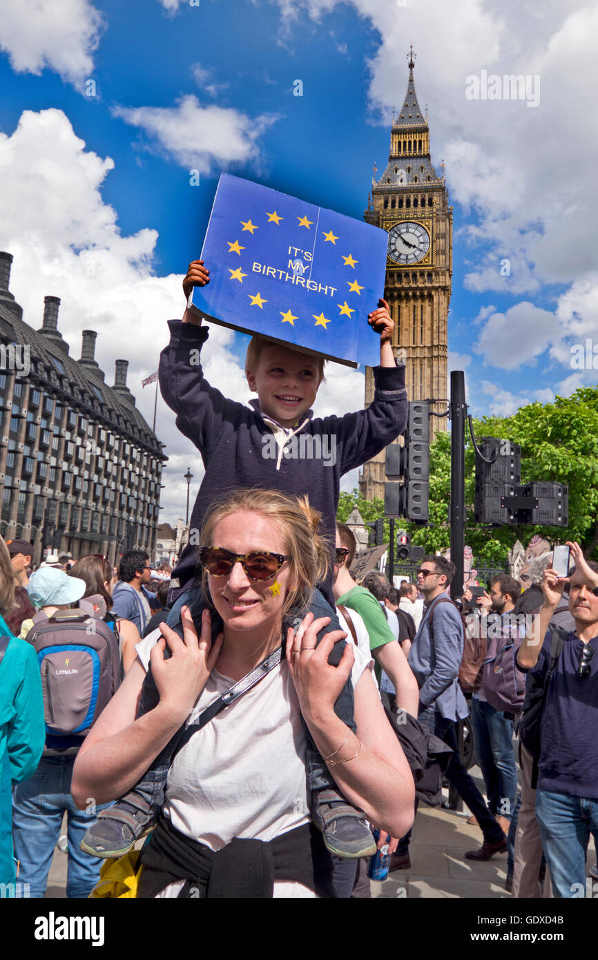 Quaranta mila persone hanno preso parte nel mese di marzo per l'Europa a Londra. il 2 luglio 2016. A seguito dei risultati della Brexit Referend Foto Stock