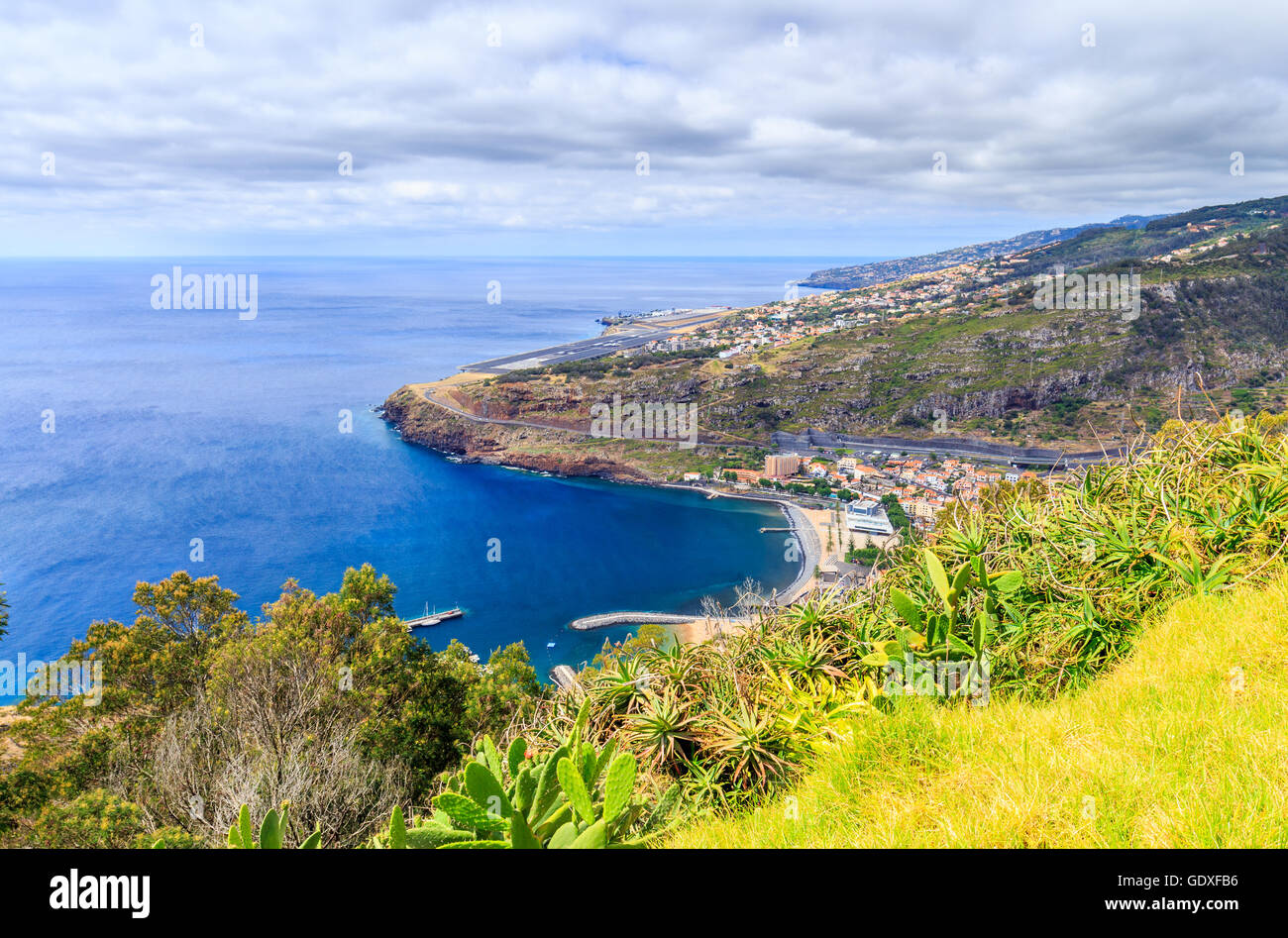 Vista dal Pico do Facho vista sulla valle di Machico, Madeira, Portogallo Foto Stock