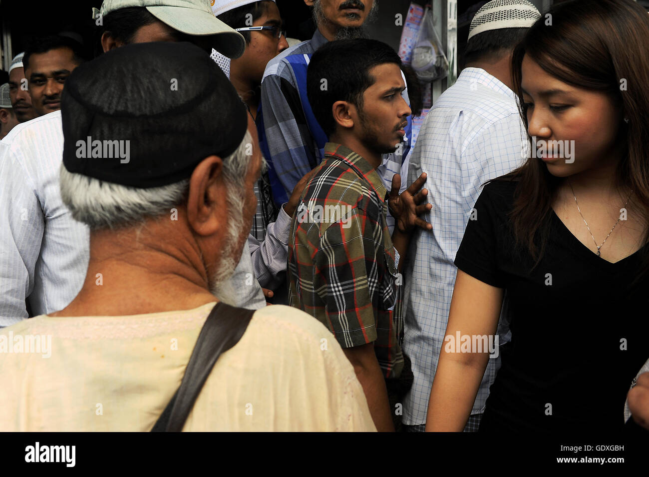 Dopo la preghiera del venerdì di Yangon Foto Stock