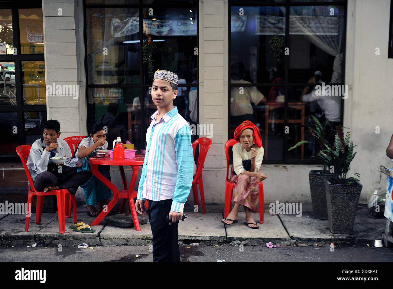 MYANMAR. Yangon. 2014. Ristorante locale Foto Stock