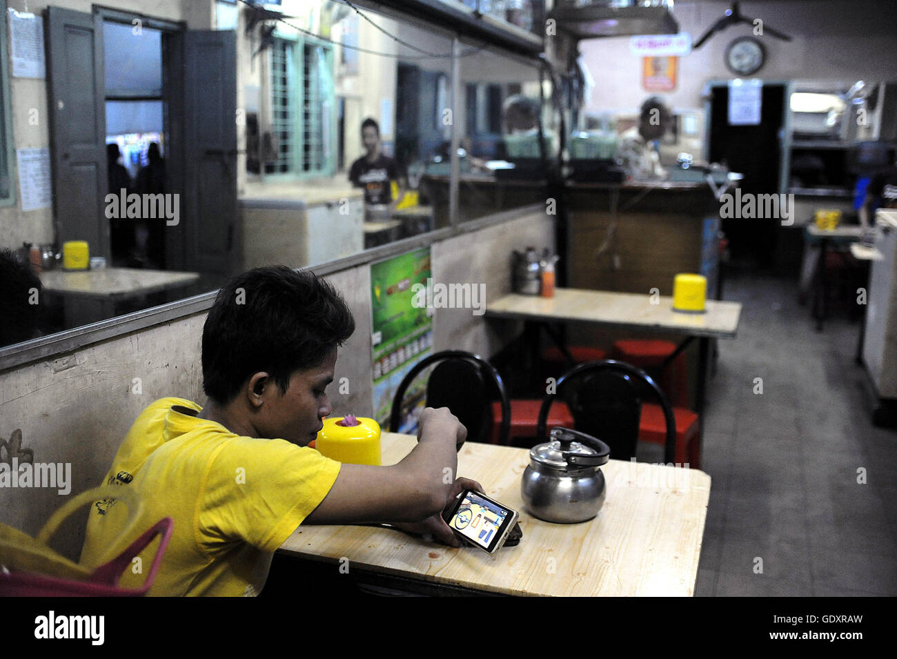 MYANMAR. Yangon. 2014. Ristorante locale Foto Stock