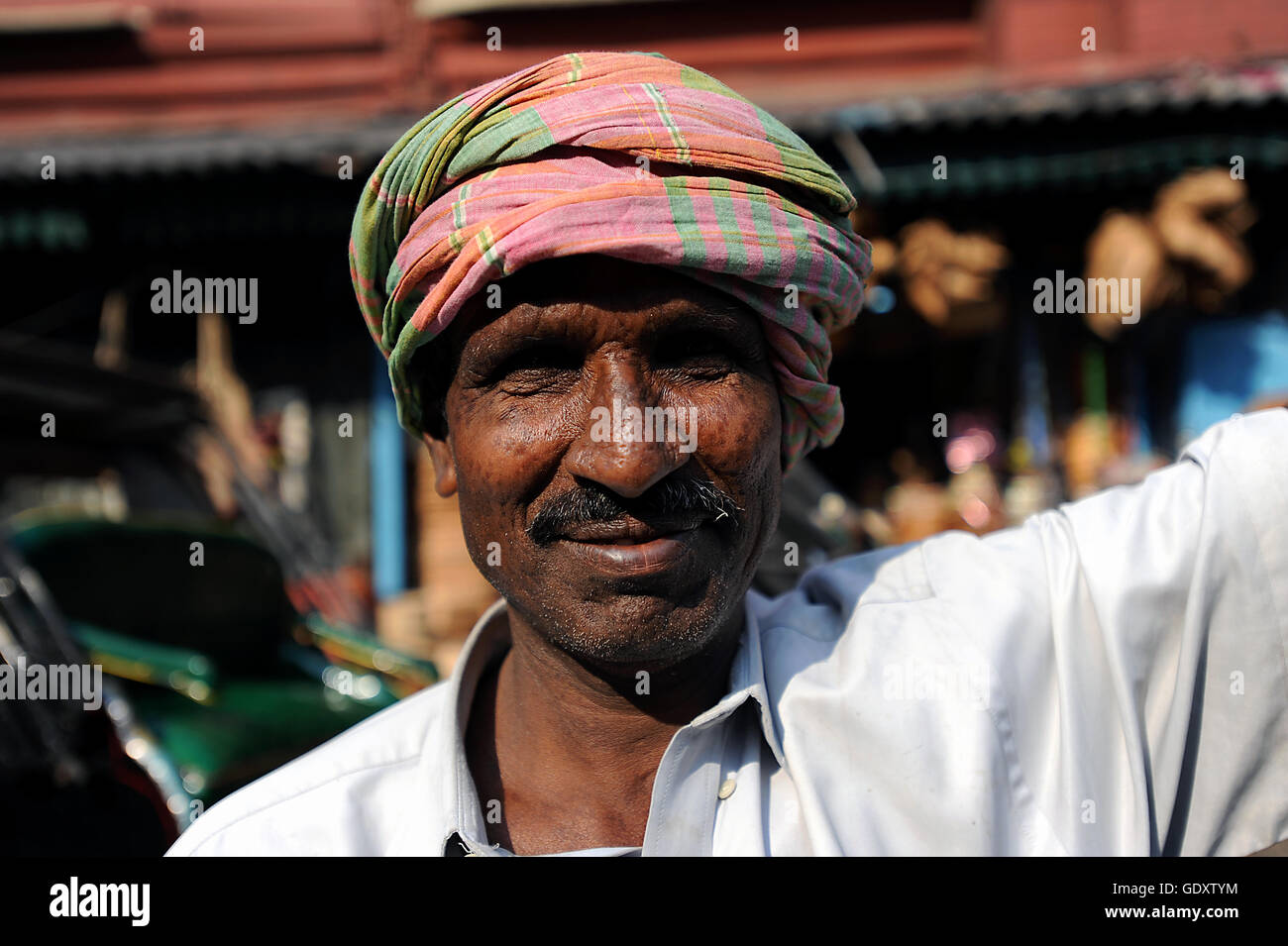 INDIA. Kolkata. 2011. In rickshaw estrattore Foto Stock