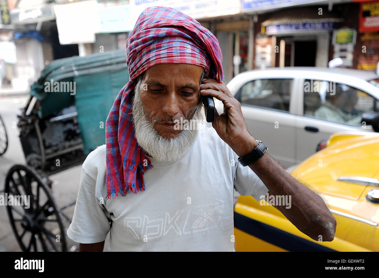 INDIA. Kolkata. 2011. In rickshaw estrattore Mohamed Foto Stock