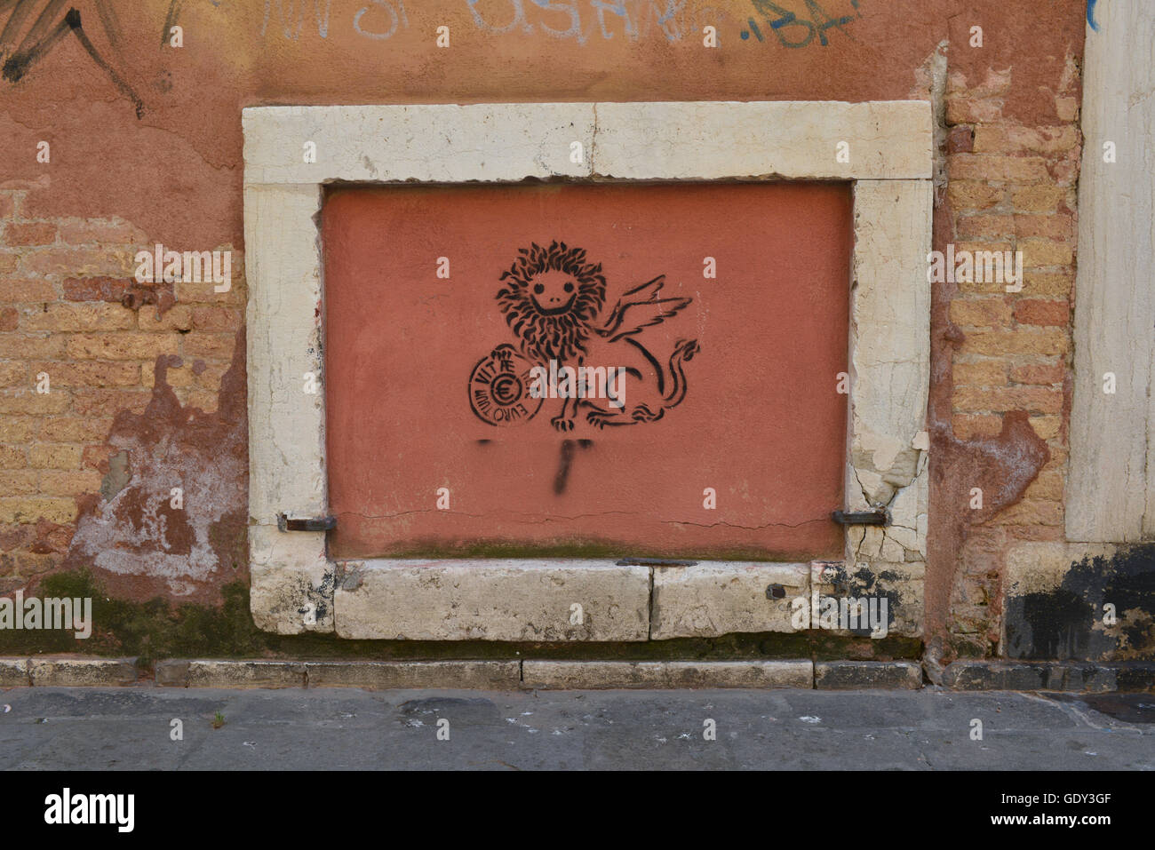 Vernice spray graffiti di leone su una parete a Venezia, Italia Foto Stock