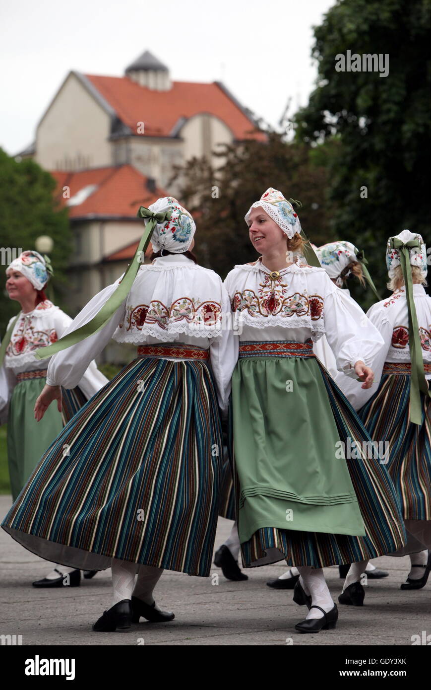 Un Folkmusic e danza su un Festival nella città vecchia di Tallinn in Estonia nel Mar Baltico countrys in Europa. Foto Stock