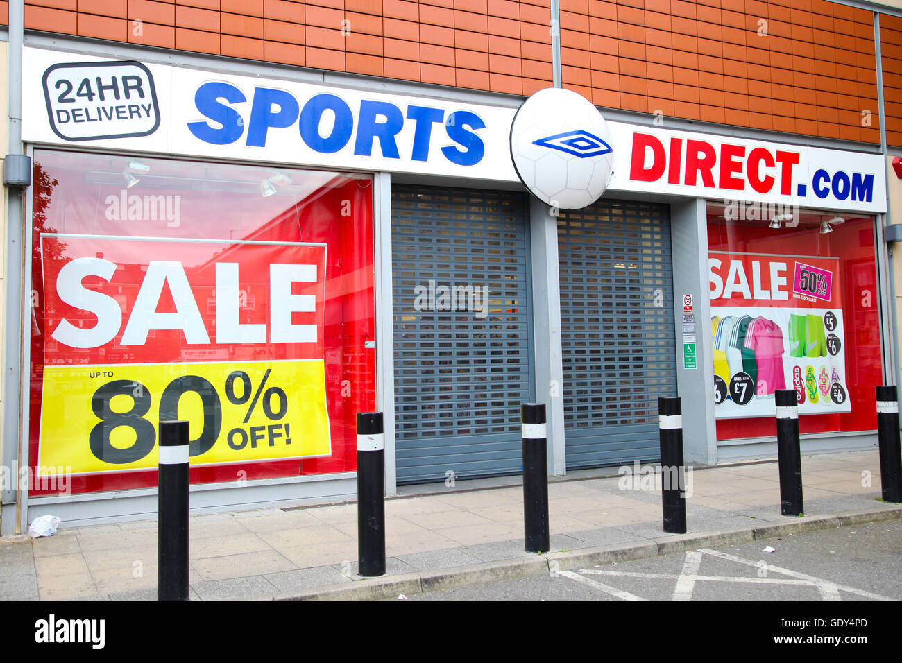Sports direct workers immagini e fotografie stock ad alta risoluzione
