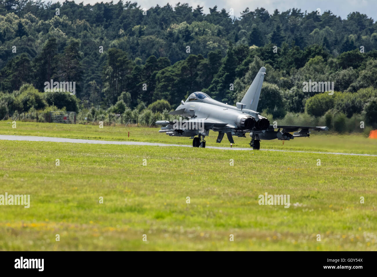 RAF Eurofighter Typhoon jet aereo sulla pista a Farnborough International Air Show nel 2016 Foto Stock