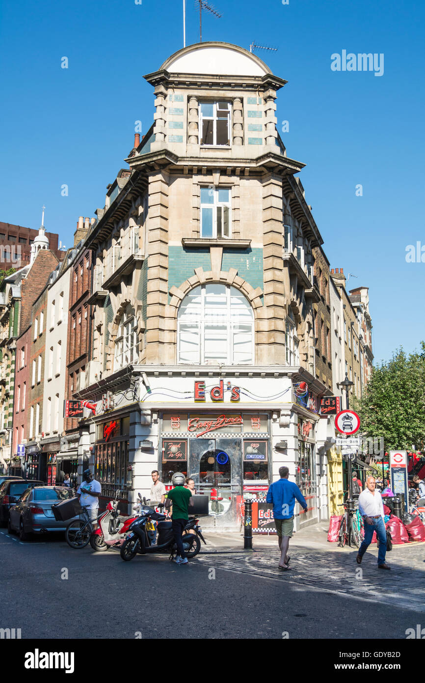 Esterno del Ed's Diner, Old Compton Street, Soho, nel West End di Londra, Inghilterra, Regno Unito Foto Stock