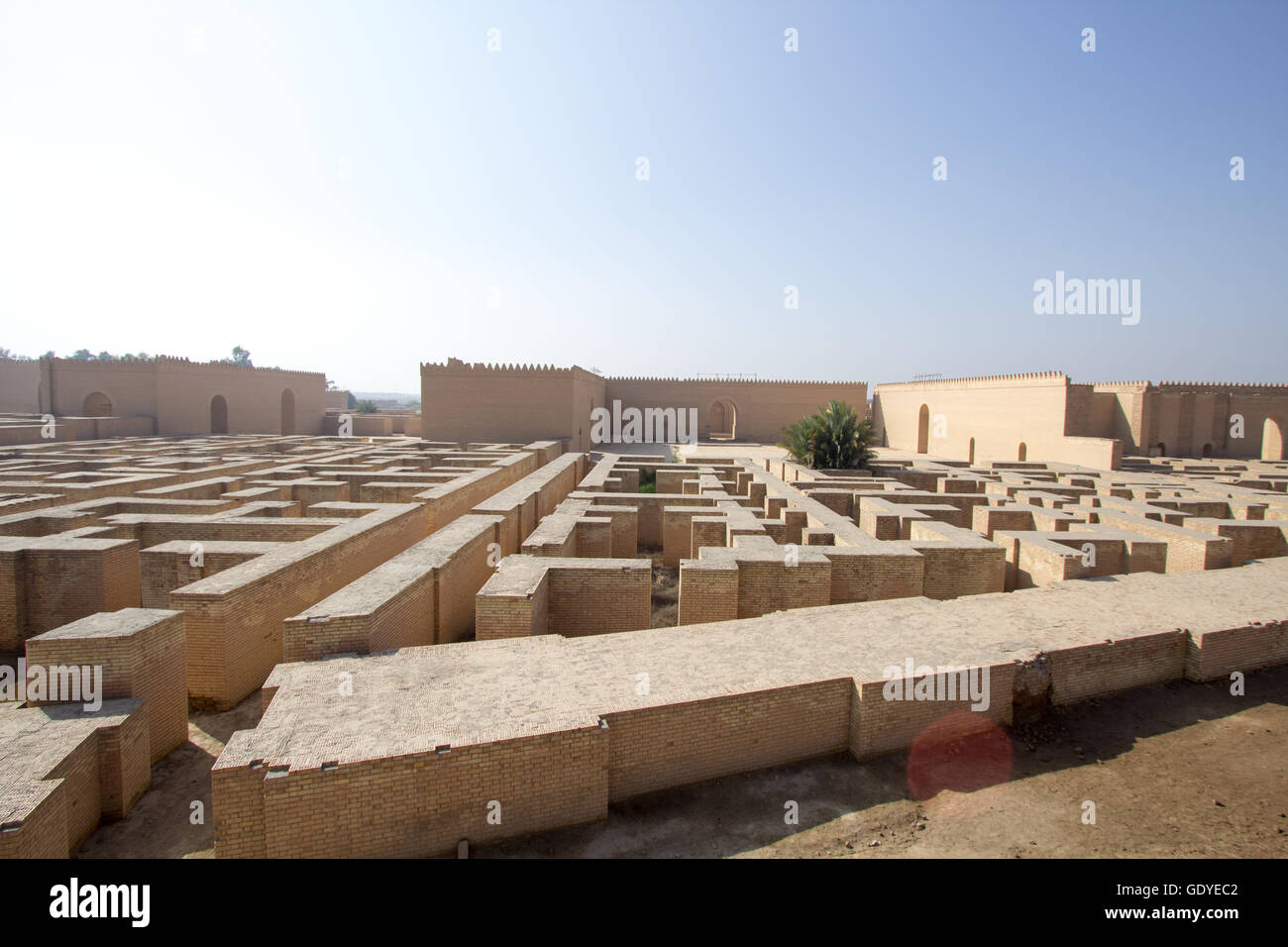 Foto di alcuni degli edifici della città di Babilonia in Iraqwhich mostrano dove le mura della città e alcuni del vecchio edificio della città. Foto Stock