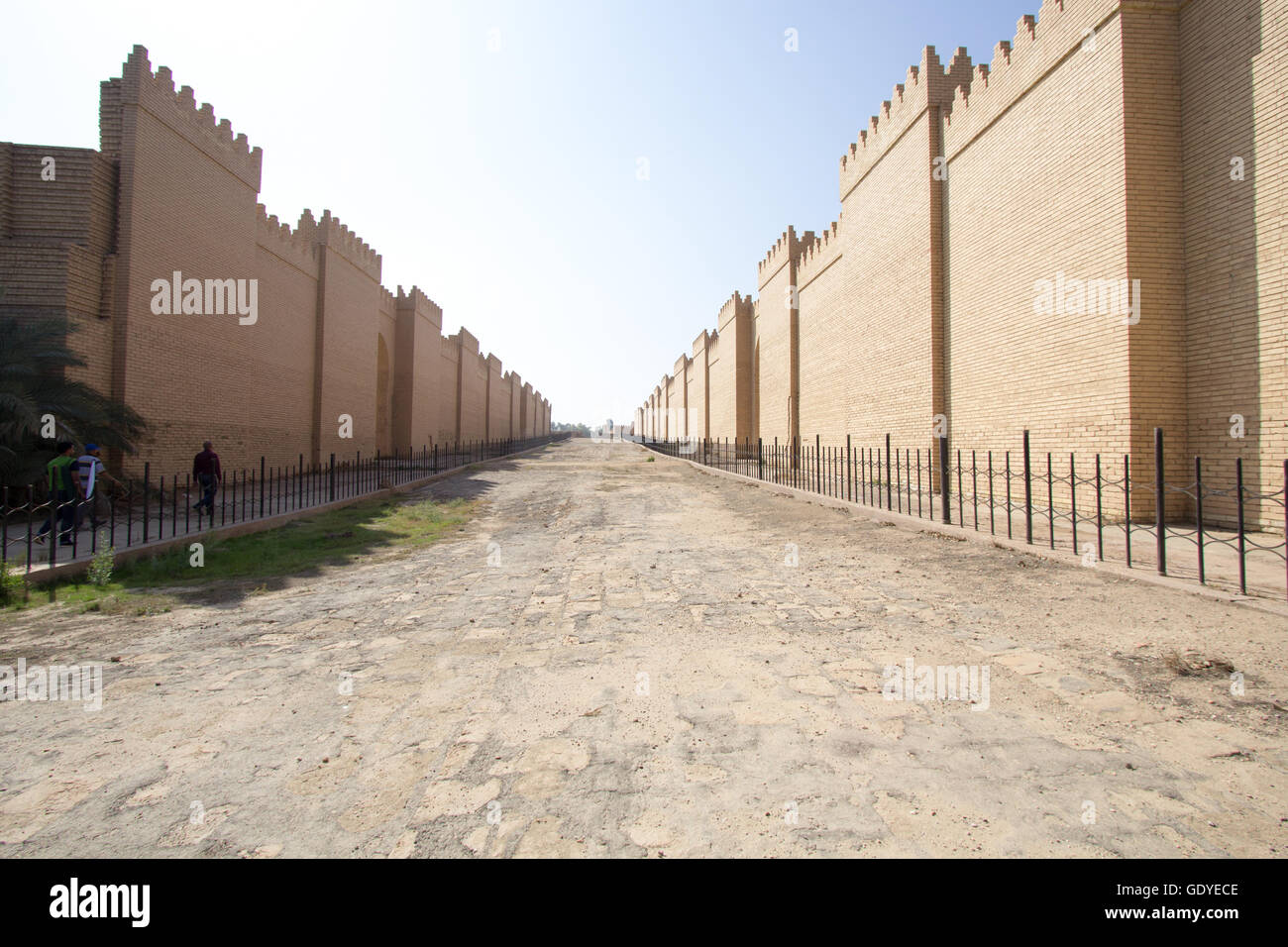 Foto di alcuni degli edifici della città di Babilonia in Iraqwhich mostrano dove le mura della città e alcuni del vecchio edificio della città. Foto Stock