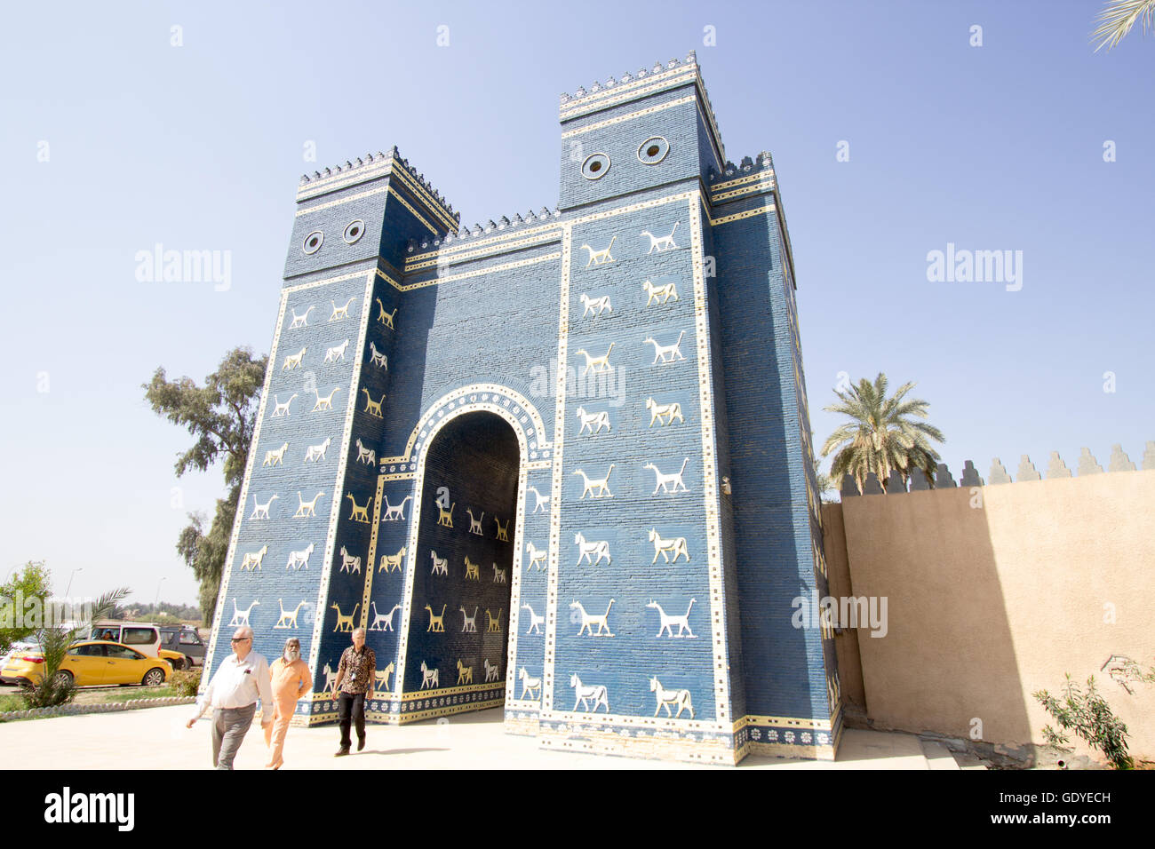 Foto di Ishtar Gate, che si trova nella città di Babilonia, archeologico è un blu animali modellato. Foto Stock