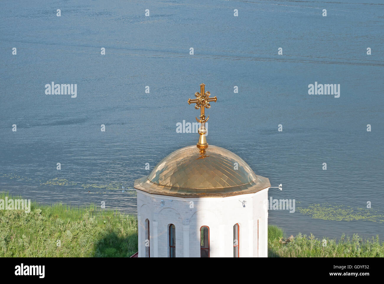 Bella Vista Svyato-Bogorodicky il monastero e il fiume Volga, Russia Foto Stock