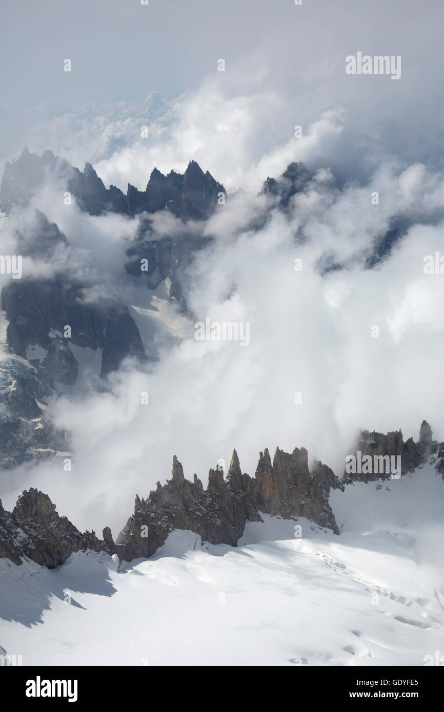 Geografia / viaggi, Francia, Aiguillesdes Periades (33401m) all'alba, gamma Mont-Blanc, Chamonix Additional-Rights-Clearance-Info-Not-Available Foto Stock