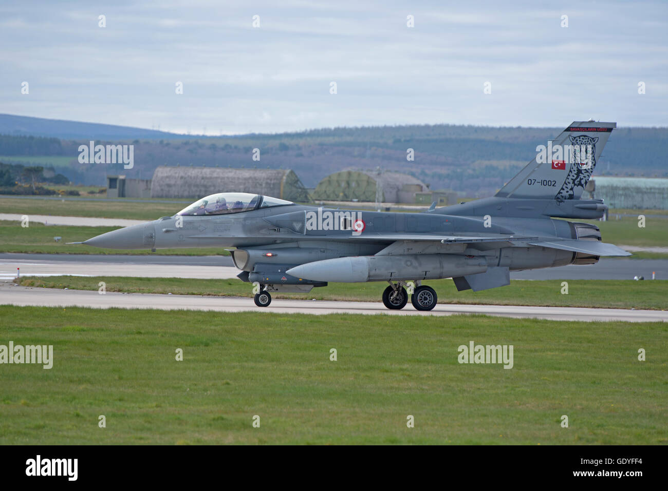 Aviazione turca F16 di velivoli a getto di serie 07-1002 Reg RAF Lossiemouth guerriero comune esercizio 2016. SCO 10,758. Foto Stock