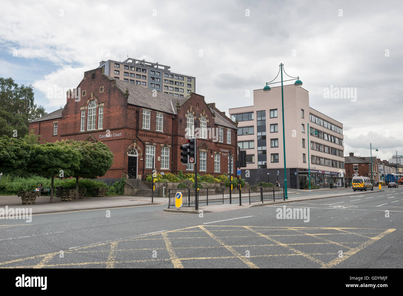 Il coroner corte sulla A6 nella città di Stockport, Greater Manchester, Inghilterra. Foto Stock