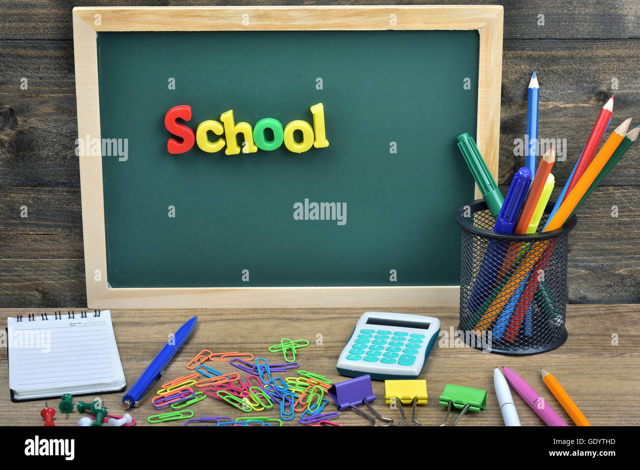 La scuola parola sul bordo della scuola Foto Stock