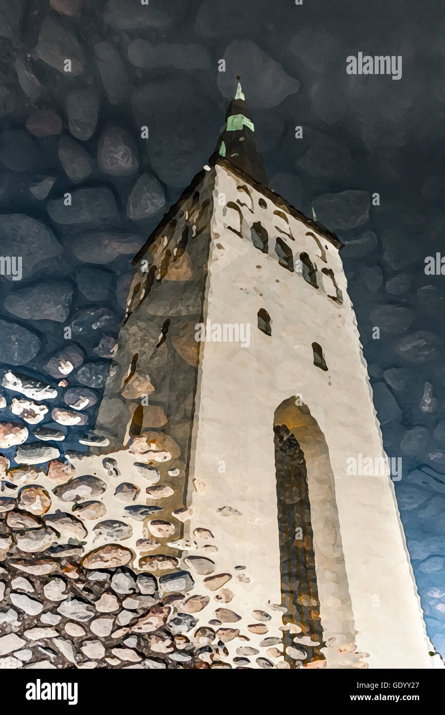 Illustrazione di una riflessione di san Olaf chiesa torre sull'acqua a Tallinn in Estonia Foto Stock